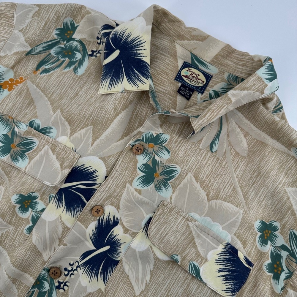 Tommy Bahama Button Down Shirt Mens M Tan Hibiscus Floral Tropical Rayon Camp